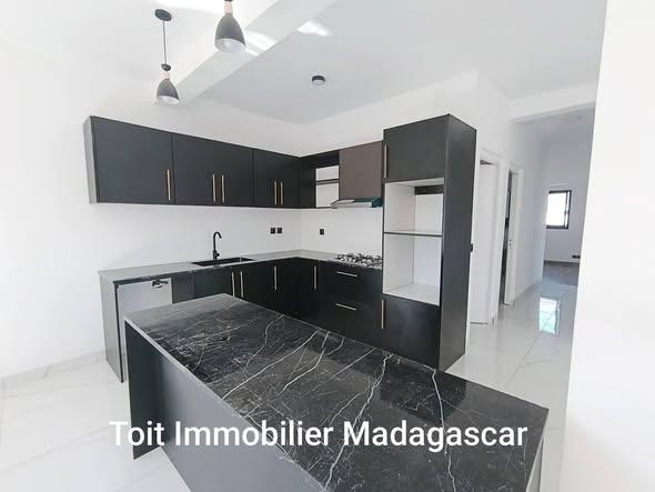Bureau 1 ch. 150 m² à louer — Talatamaty - photo 4