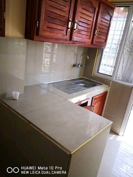 Appartement 2 ch. à louer — Ampefiloha - photo 2