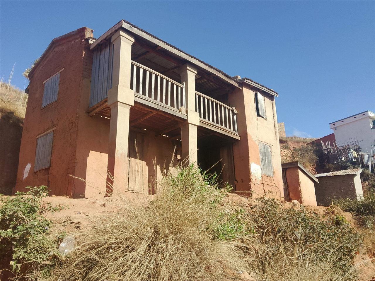 Maison à finir près du Jovenna — Ambohimangakely, Antananarivo - photo 1