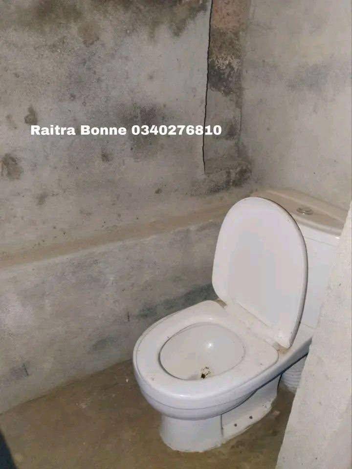 Étage 1 chambre à louer — Soavimasoandro, Antananarivo - photo 7