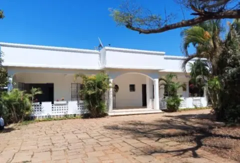 Maison 3 ch. à louer — Ivato — 2 500 000 Ar | Fonenako