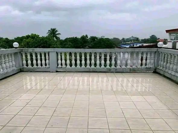 Immeuble à louer — Toamasina - photo 2
