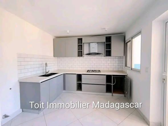 Appartement 1 ch. à louer — Ambatolampy - photo 2