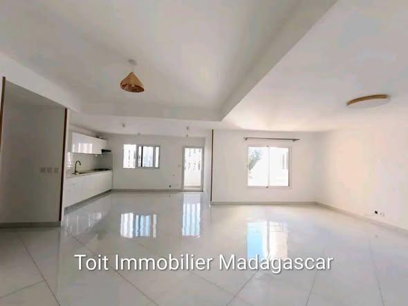 Appartement 1 ch. à louer — Ambatolampy - photo 3