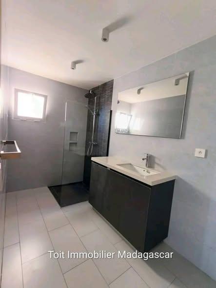 Appartement 1 ch. à louer — Ambatolampy - photo 5
