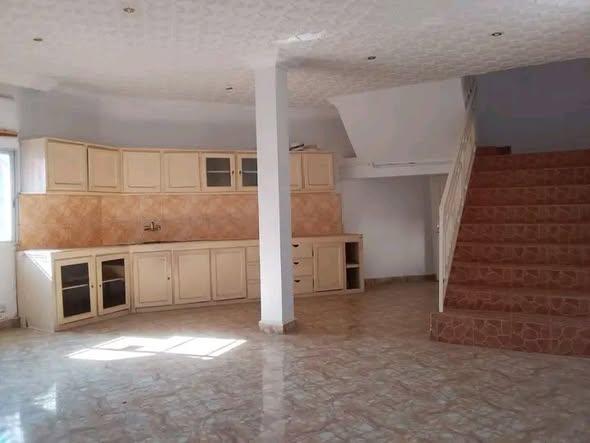 Maison 4 ch. à louer — Ambatobe - photo 4