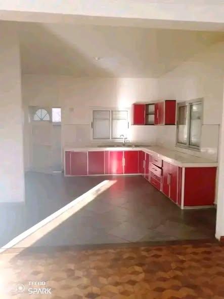 Trano Ahofa 4 ch. à louer — Ambatolampy - photo 4