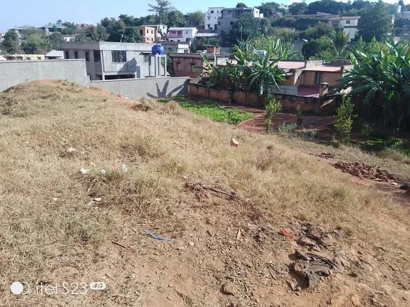 Terrain 1 300 m² à vendre — Ambohibao - photo 2