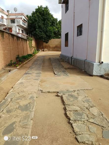 Maison 4 ch. à vendre — Ambohibao - photo 4
