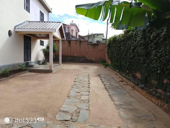 Maison 4 ch. à vendre — Ambohibao - photo 5