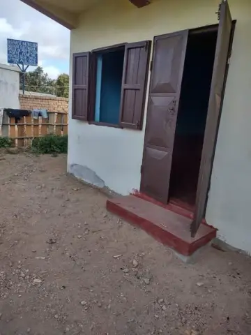 Trano Ahofa 1 ch. à louer — Ambany Bypass — 170 000 Ar | Fonenako