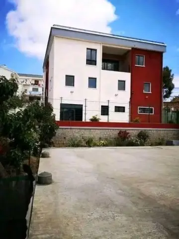 Local commercial 33 m² meublé à louer… — 11 000 000 Ar | Fonenako