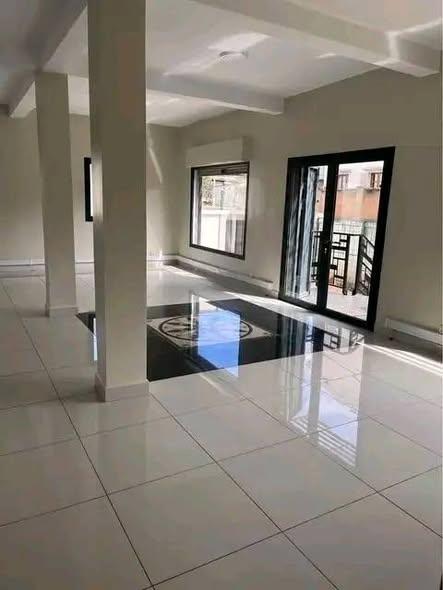 Local commercial 2 ch. 33 m² à louer — Ambohitsoa - photo 4