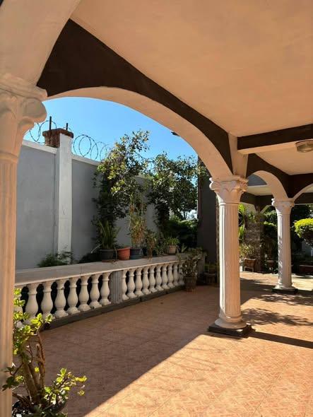 Maison 4 ch. à louer — Ambohidratrimo - photo 4