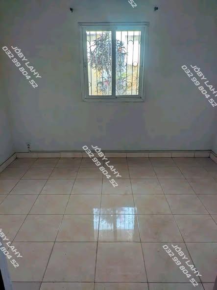 Bureau 4 ch. à louer — Mahajanga - photo 5
