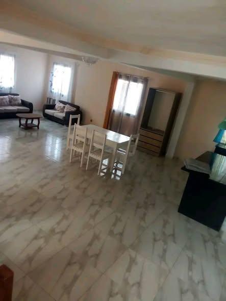 Maison 4 ch. à louer — Ifarihy - photo 3