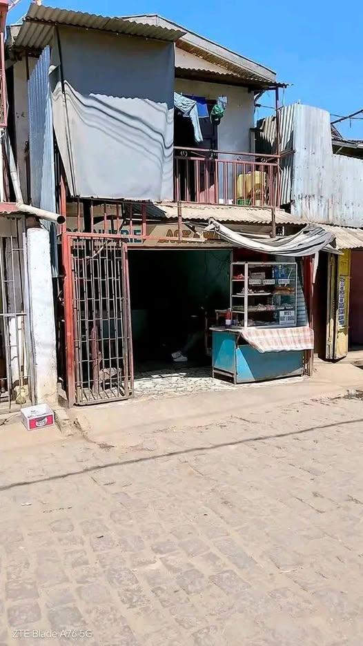 Local commercial 2 ch. à vendre — Ambohitrarahaba - photo 1