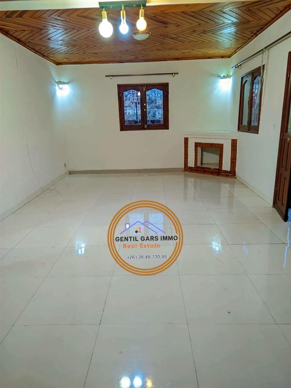 Appartement T3 dans villa — Ambolokandrina, Antananarivo - photo 1