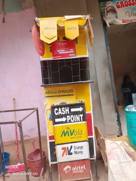 Local commercial à louer — Ambohipo - photo 1