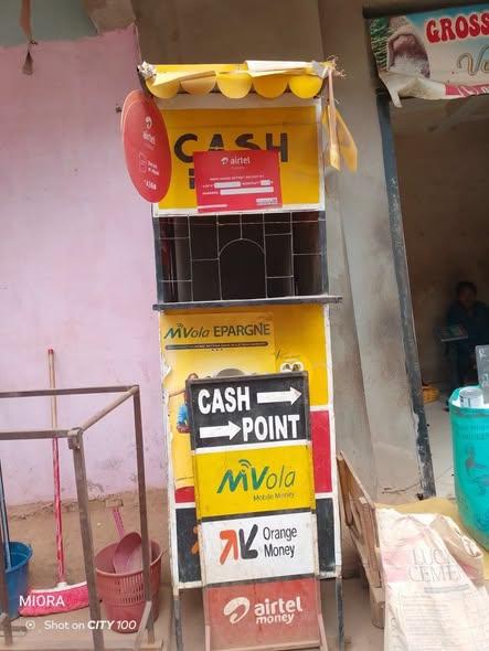 Local commercial à louer — Ambohipo - photo 2