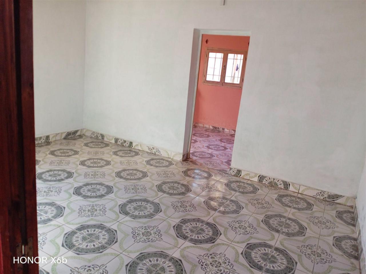 Trano ahofa 2 chambres — Ankadratombo, Antananarivo - photo 4