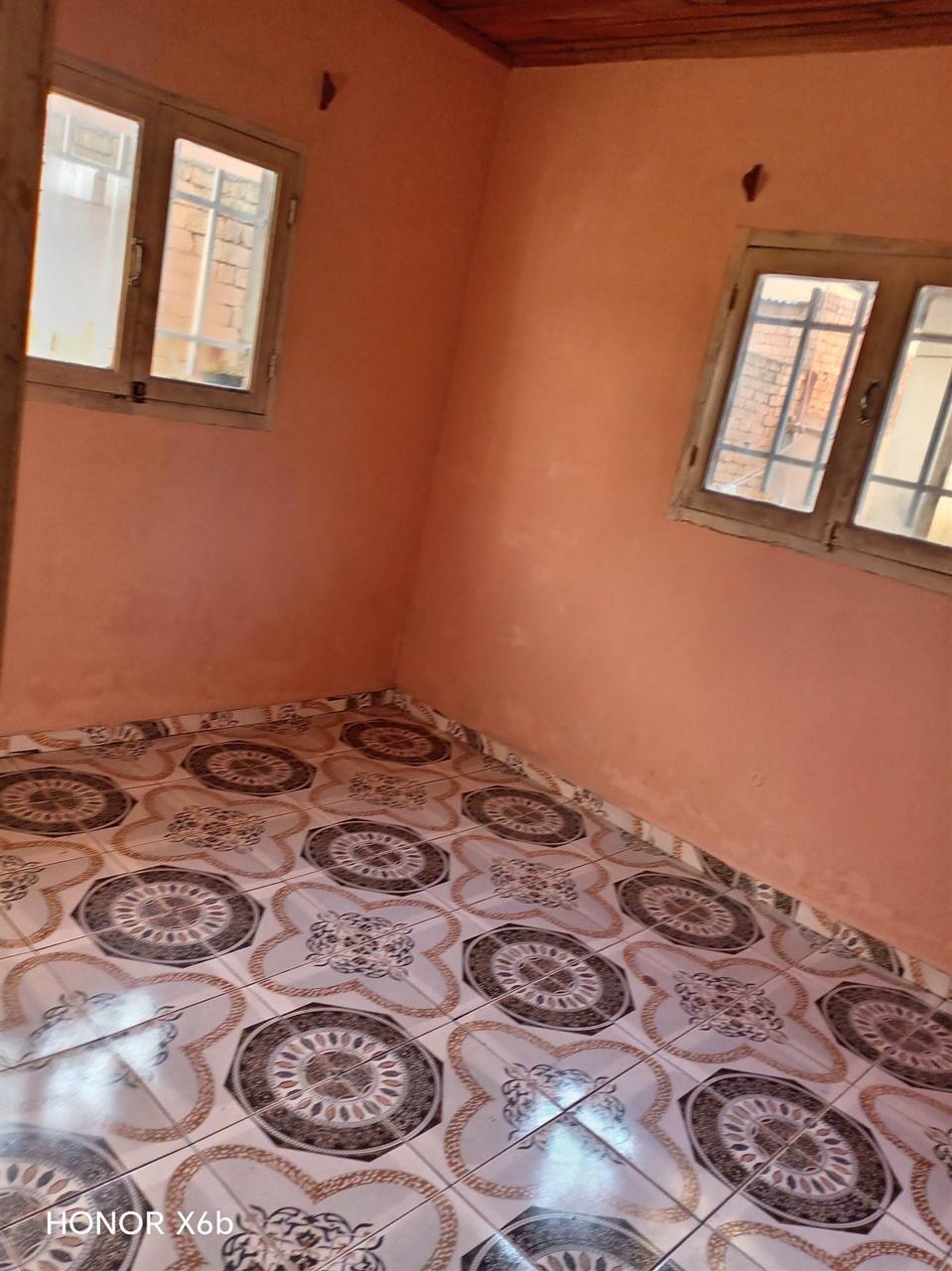 Trano ahofa 2 chambres — Ankadratombo, Antananarivo - photo 5