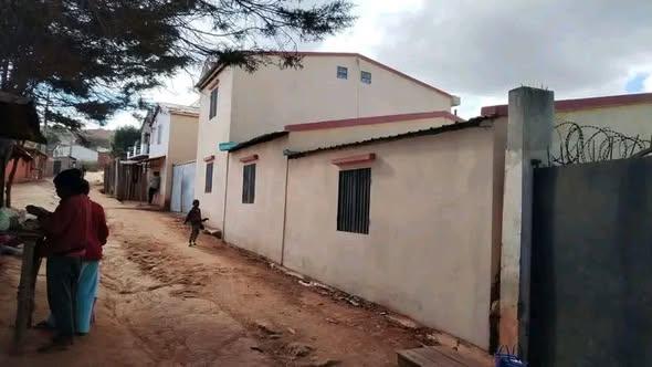 Maison 4 ch. à vendre — Ambohimangakely - photo 3