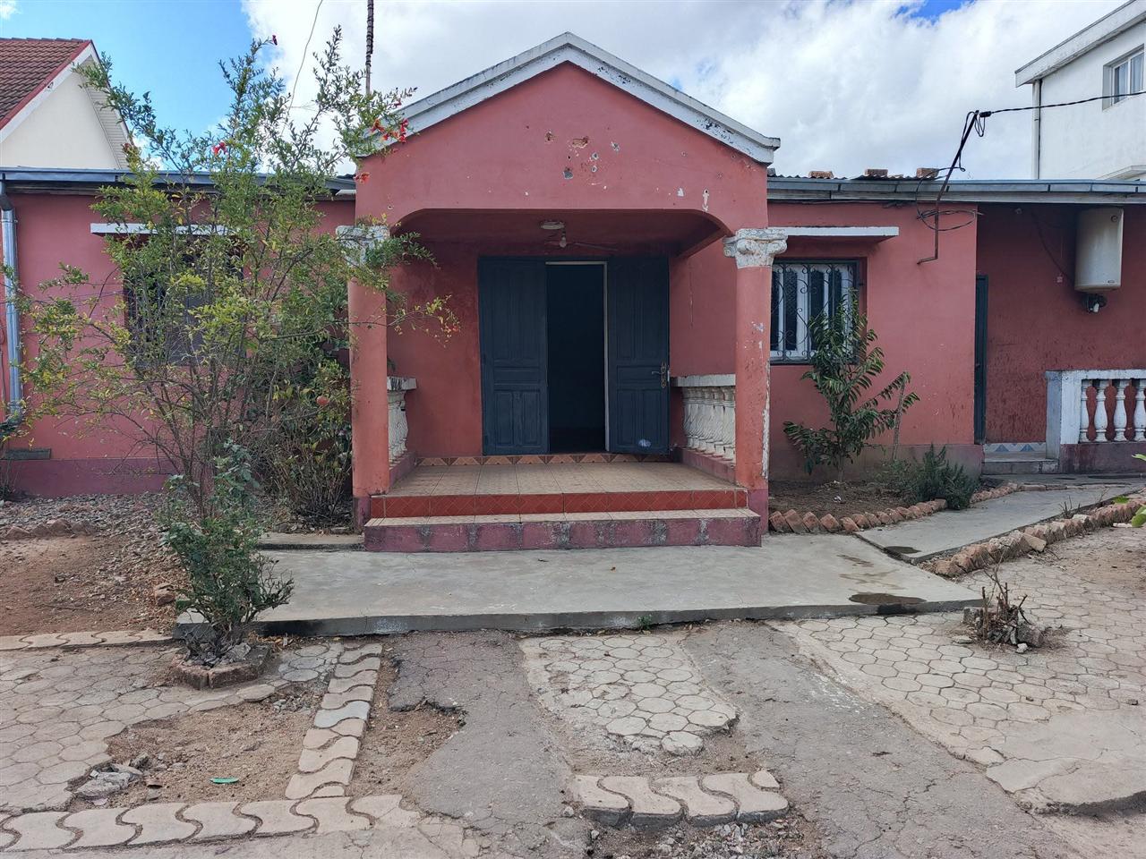 Trano ahofa 2 chambres de plain-pied — Antehiroka, Antananarivo - photo 1