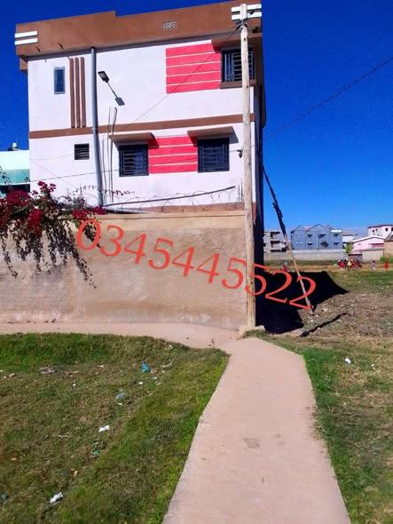 Appartement à louer — Ambohipo - photo 1