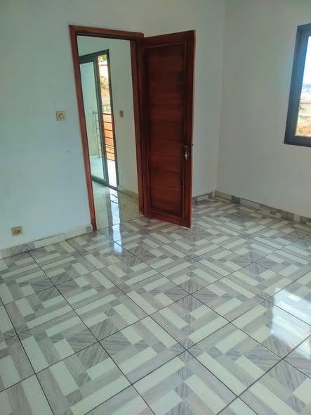 Maison 2 ch. à louer — Ambohimangakely - photo 2