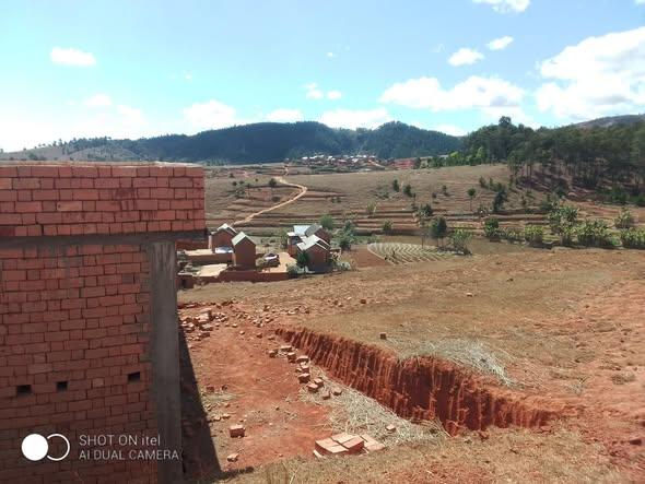 Terrain 900 m² à vendre — Ampefiloha - photo 2