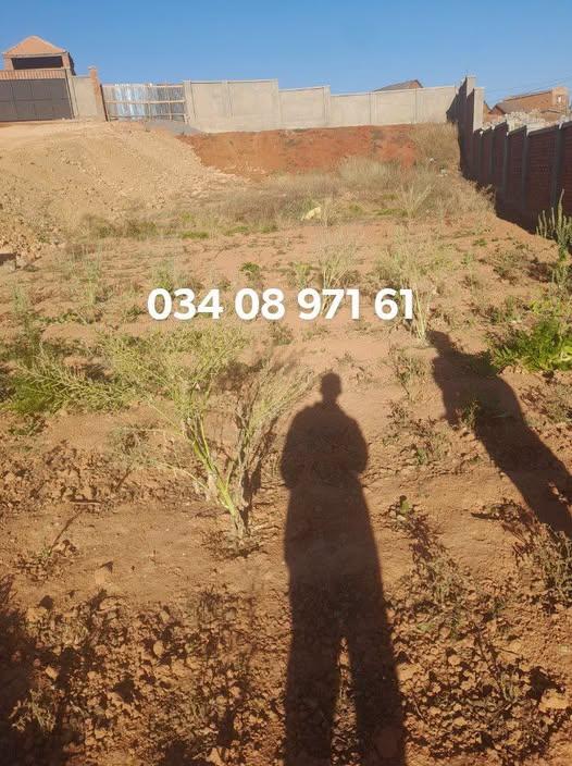 Terrain 750 m² à vendre — Ambohimiadana - photo 1