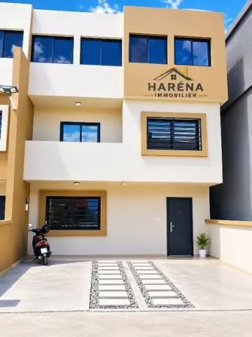 Maison 3 ch. à louer — Antehiroka — 3 000 000 Ar | Fonenako