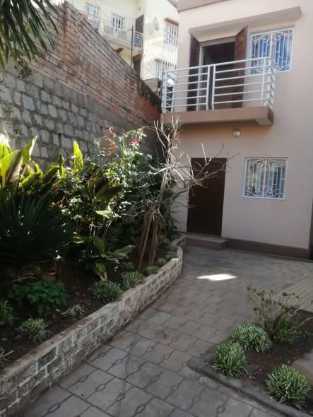 Maison à louer — Amboditsiry - photo 3