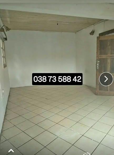 Local commercial 4 ch. à louer — Ambany - photo 1