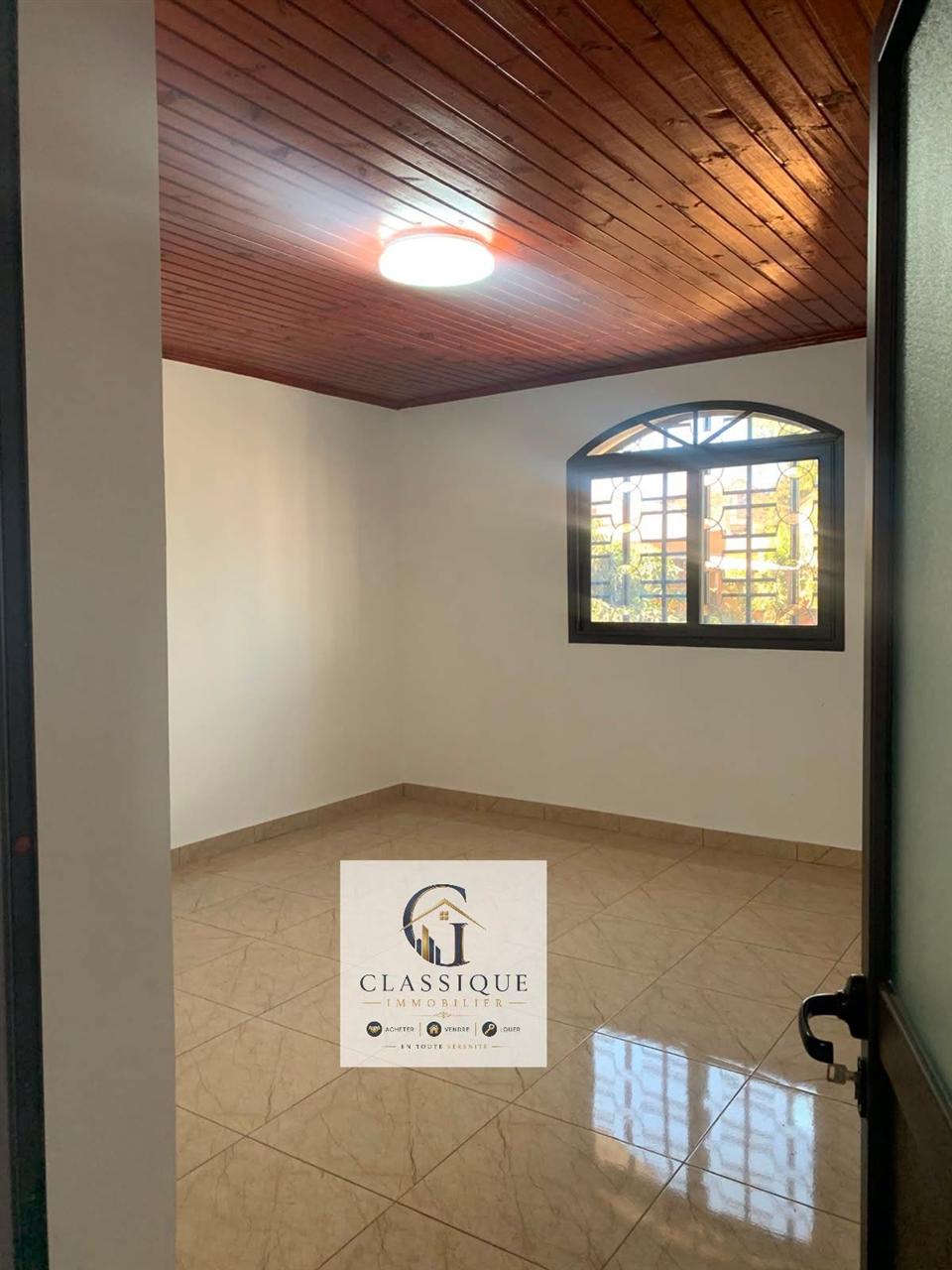 Villa 3 chambres avec grand terrain — Ambohibao, Antananarivo - photo 4