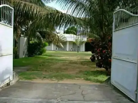 Maison 2 ch. à louer — Toamasina