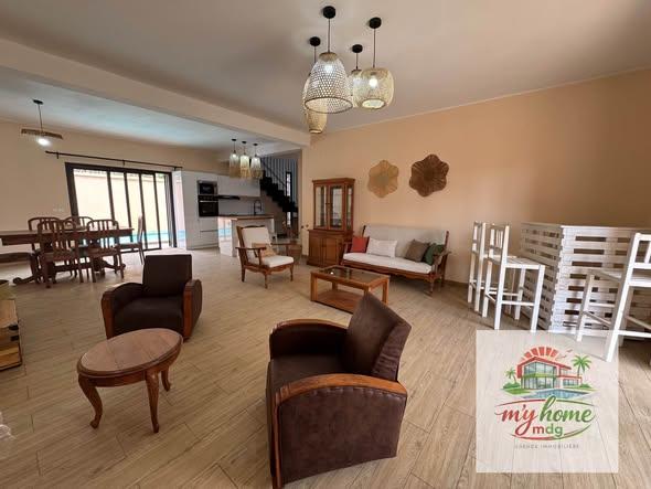 Appartement 5 ch. à louer — Amboditsiry - photo 4