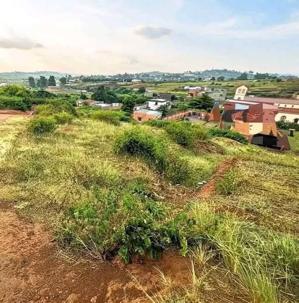 Terrain 600 m² à vendre — Ambohijanaka - photo 1