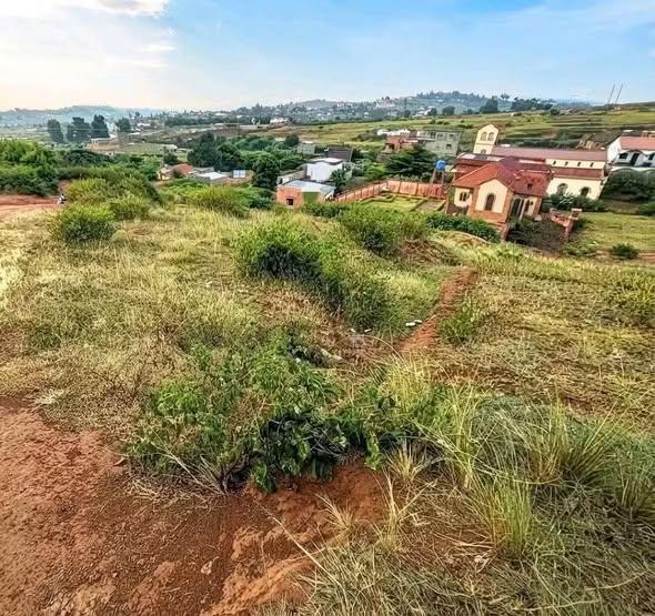 Terrain 600 m² à vendre — Ambohijanaka - photo 2