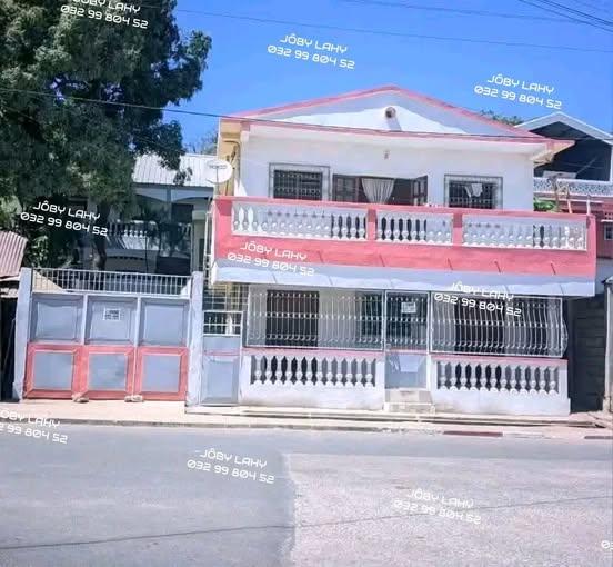 Maison à louer — Mangarivotra - photo 1