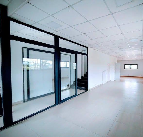 Entrepôt 5 ch. 70 m² à louer — Ankorondrano - photo 4