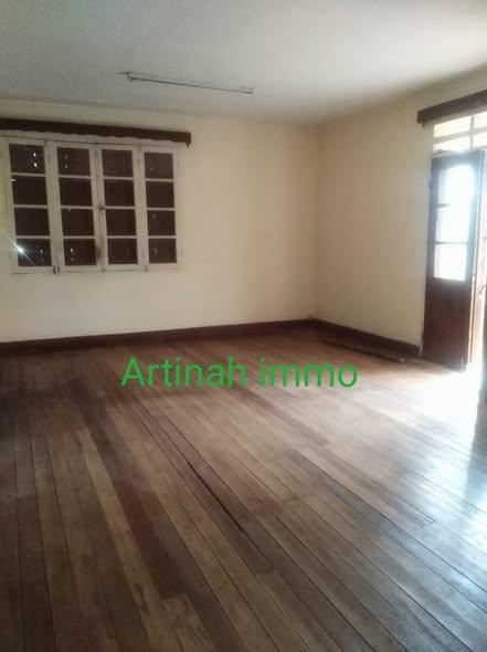 Bureau à louer — Amboditsiry - photo 1