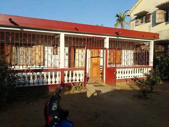Maison 3 ch. à louer — Toamasina - photo 1
