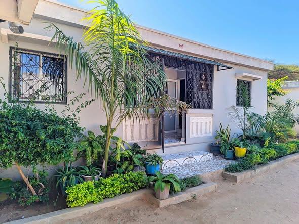 Maison 2 ch. à louer — Toliara - photo 3
