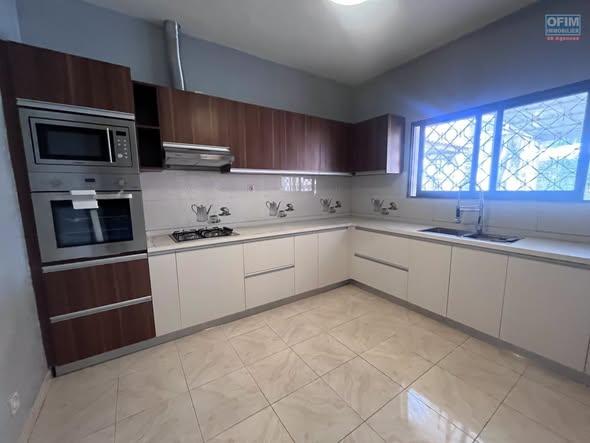 Maison 3 ch. à vendre — Tanjombato - photo 4