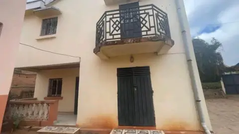 Maison 3 ch. à louer — Ivato — 900 000 Ar | Fonenako