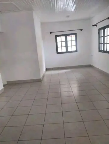 Trano Ahofa à louer — Ambatobe — 1 200 000 Ar | Fonenako