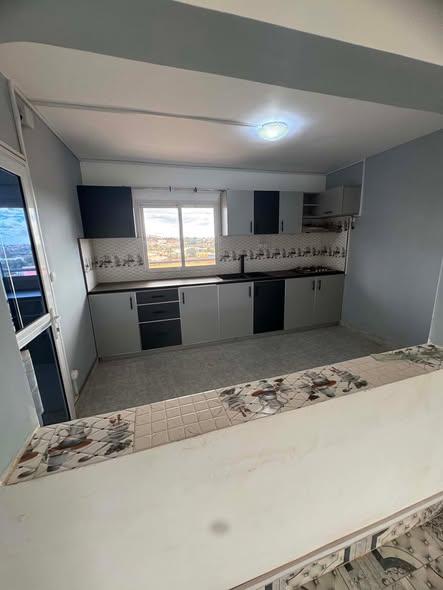 Appartement 5 ch. à louer — Ambohijanaka - photo 1