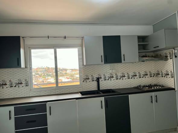 Appartement 5 ch. à louer — Ambohijanaka - photo 2